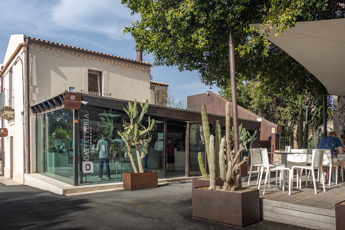 Cafétéria à l'intérieur du parc archéologique de Neapolis