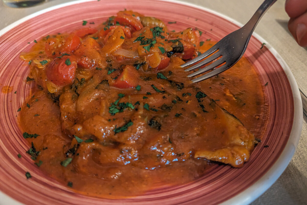 Plat de poisson de l'Osteria Sveva à Syracuse