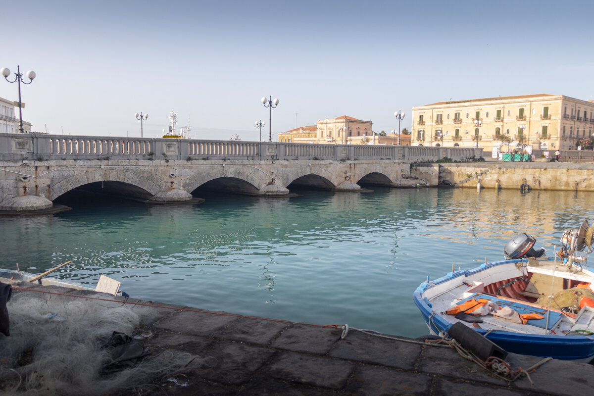 Pont d'accès à Ortigia à Syracuse