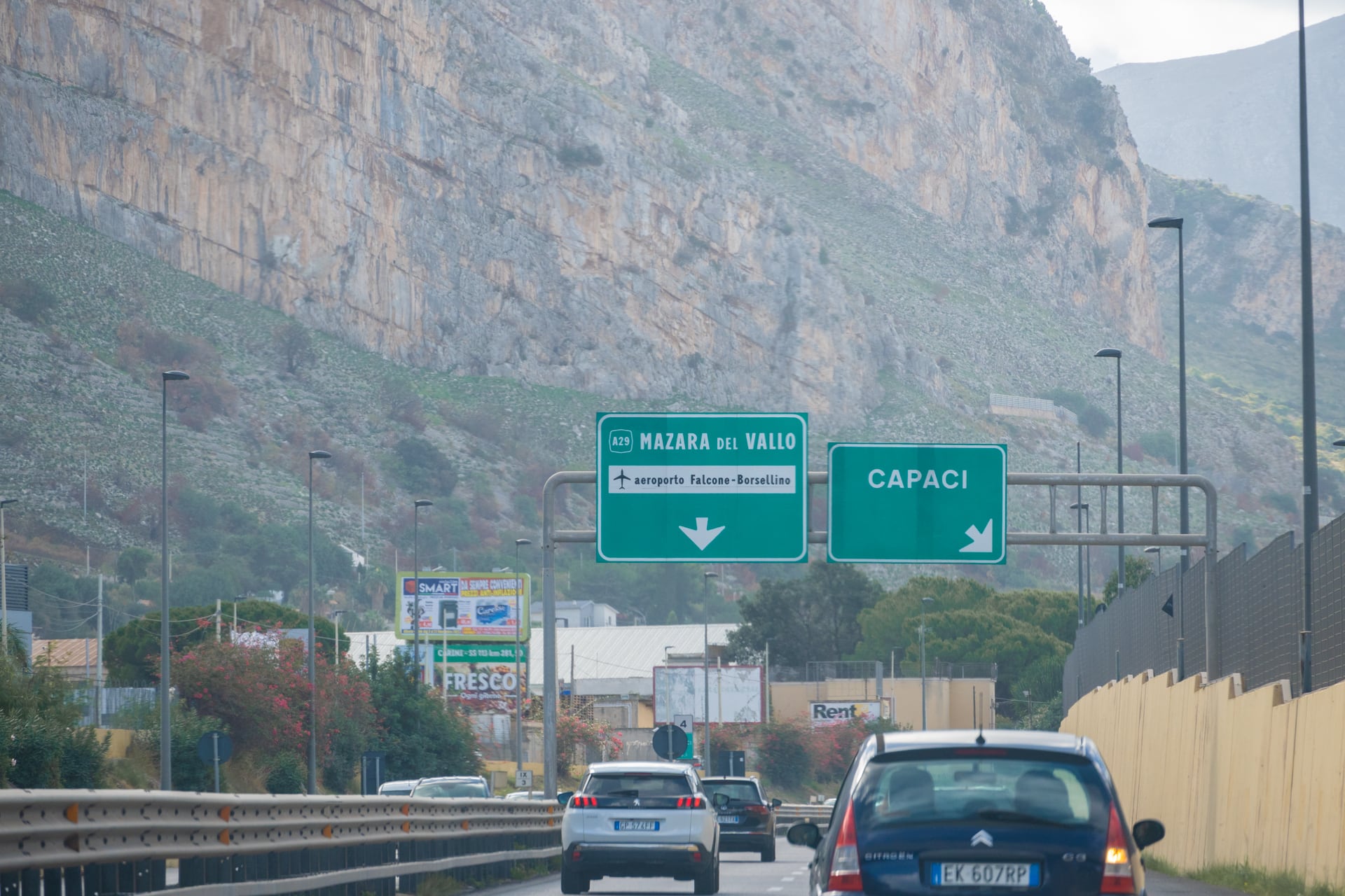 Panneau sur une autoroute de Sicile