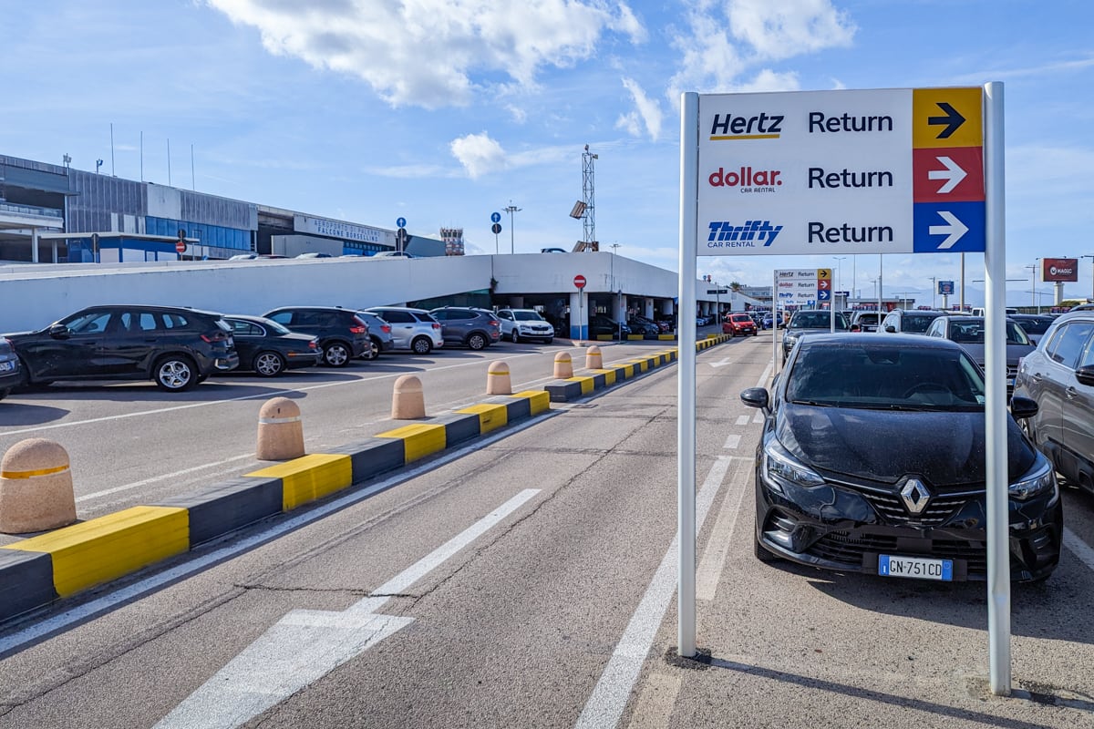 Panneau retour de location de voiture en Sicile