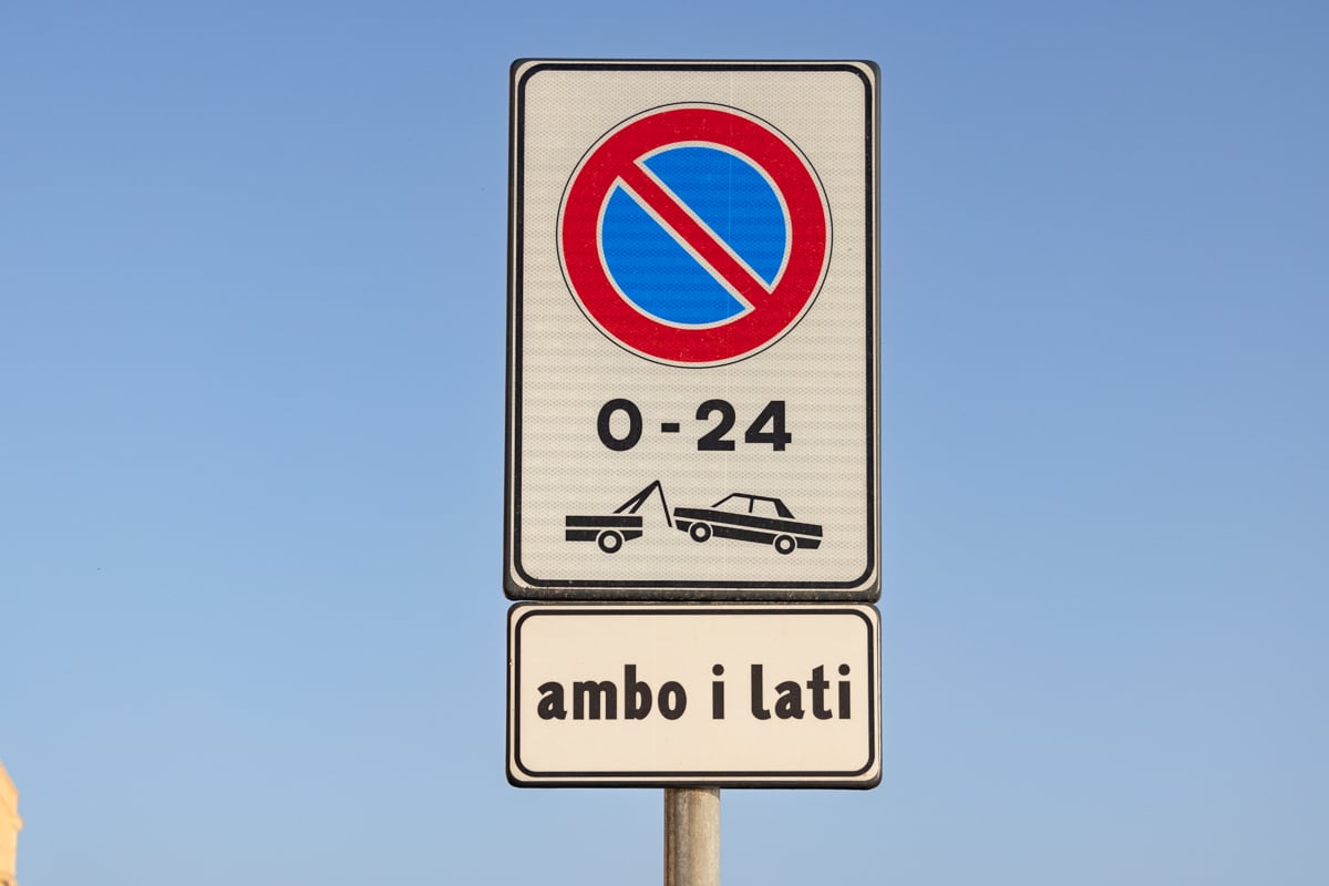 Panneau de stationnement en Sicile