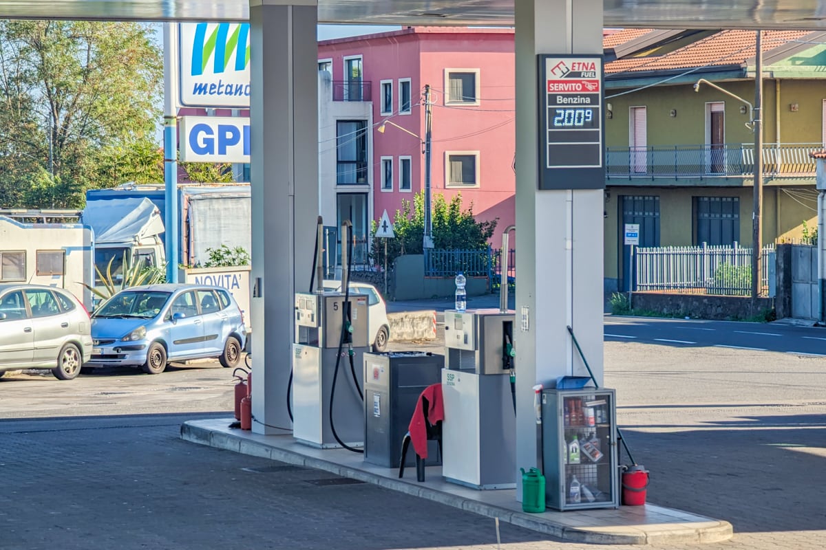 Station essence de Sicile